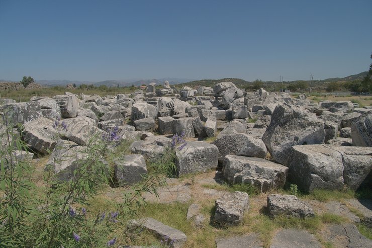Руїни храму Артеміди в Магнесии.