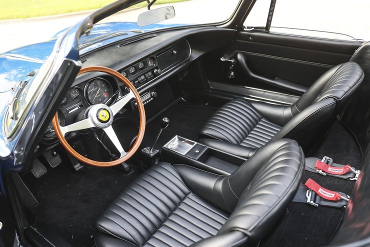 Салон Ferrari 275