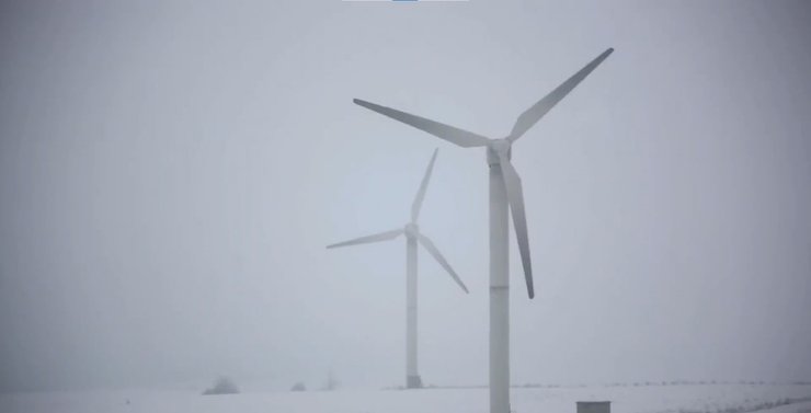 Вітряна турбіна, вітрогенератор, зима, мороз, фото