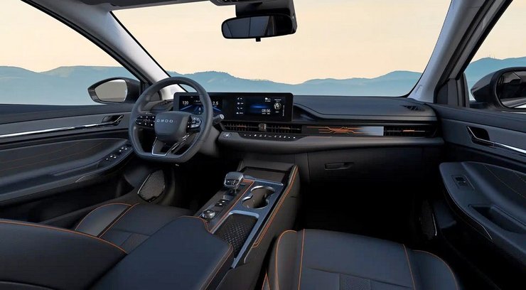 На передней панели установлены два дисплея