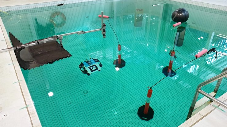 беспилотник, беспилотная подлодка, бассейн