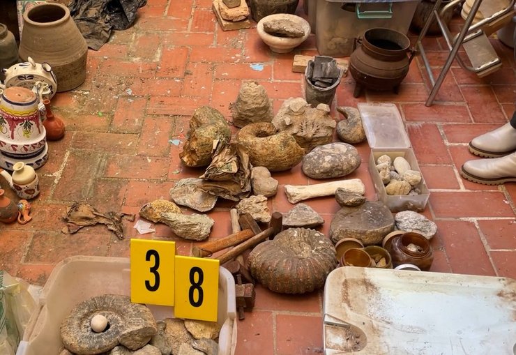 артефакты, археология, реликвии, воры, каменные орудия