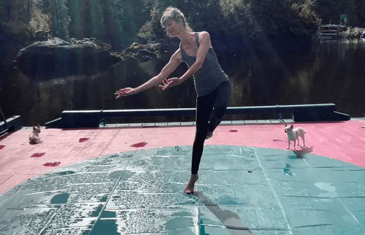 Плавучий острів, побудували острів своїми руками, далеко від суспільства, ближче до природи, живе на плавучому острові, Бухта Свободи