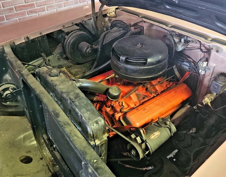 Седан оснащений 220-сильним V8