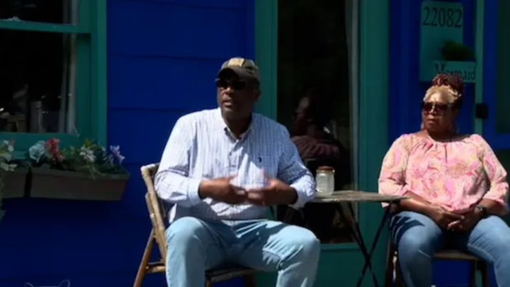 Супруги построили небольшую деревню, уникальная деревня, ремонт домов, аренда жилье, супруги продали дом, деревня на берегу моря