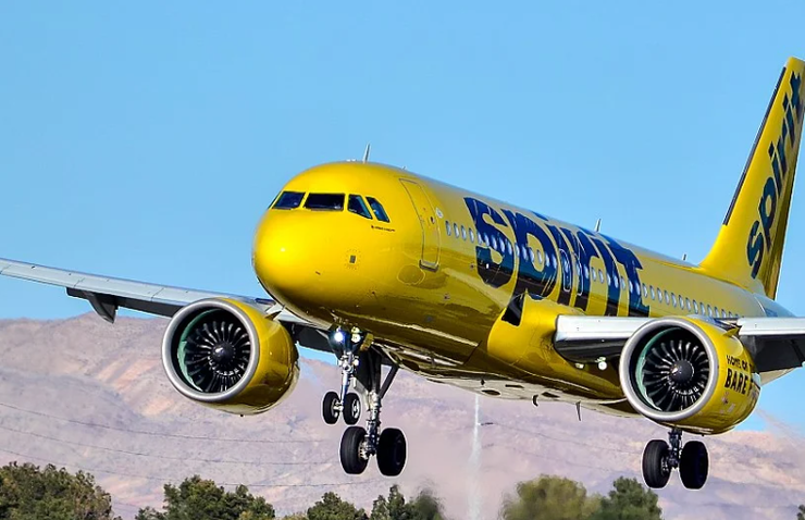 Самолет, Spirit Airlines, самолет в воздухе, взлет самолета, посадка самолета, пассажиры самолета