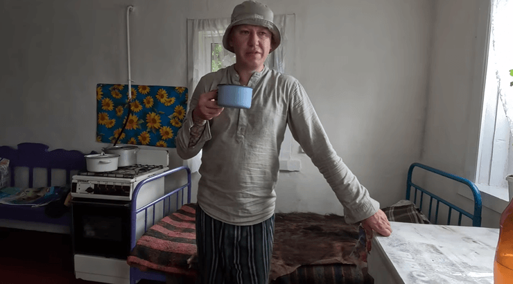 Будинок у глухому поліському селі