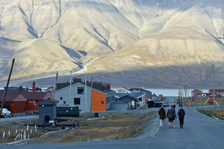 Лонгйір, найпівнічніше поселення, найдивніше місце на Землі, блогер, подорожі, архіпелаг Шпіцберген, занурюється в постійну темряву