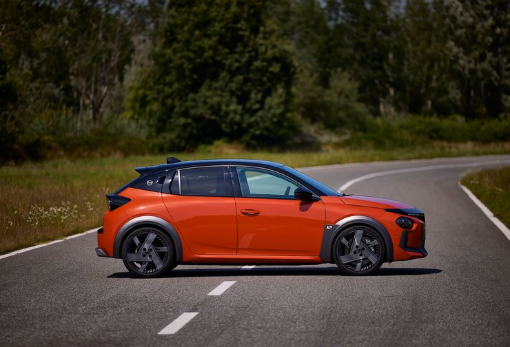 Заряженный хэтчбек Lancia Ypsilon HF