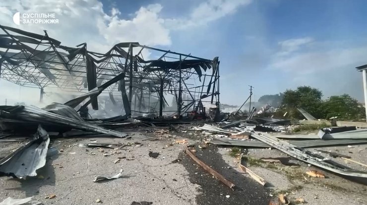 Уламки ангара