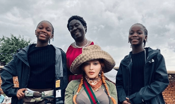 Мадонна з доньками