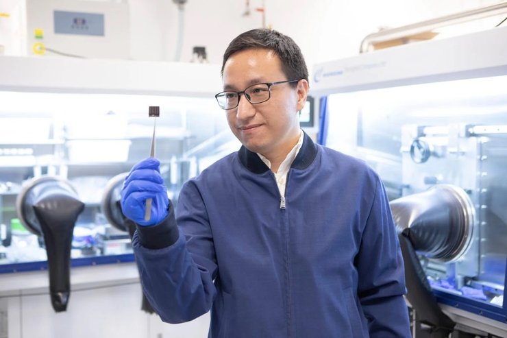 ученый, перовскитный солнечный элемент, перовскит