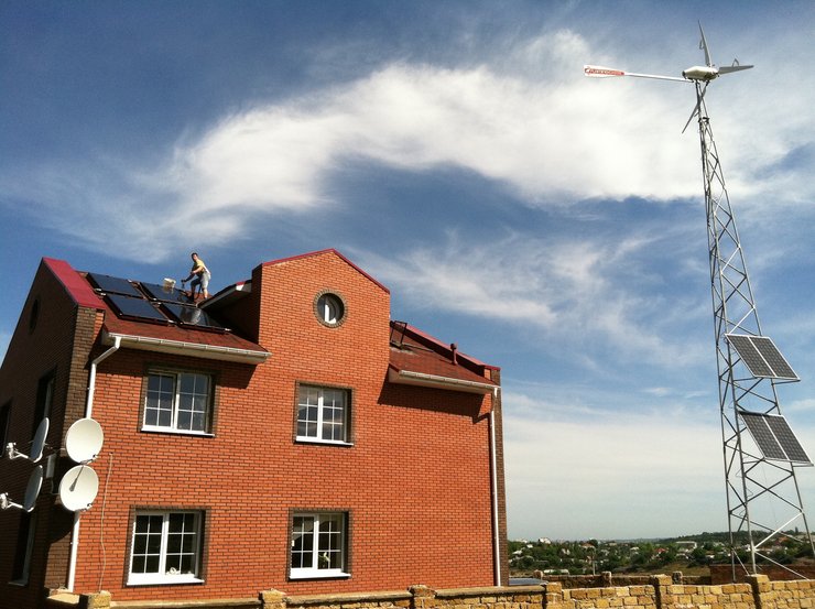 Как установить ветрогенератор и солнечные панели