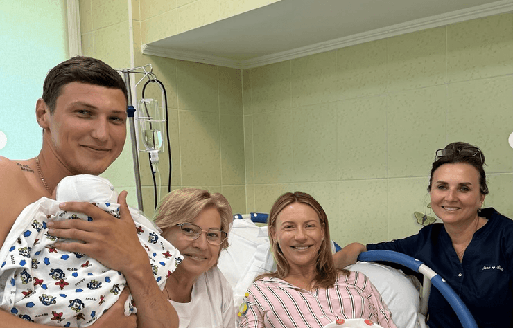 Леся Никитюк с ребенком