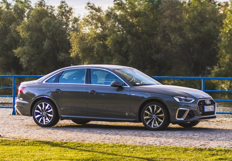 Audi A4 поточного покоління