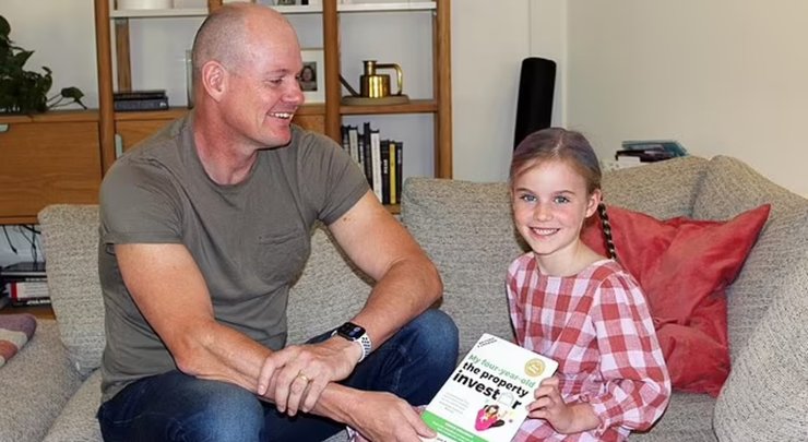 8-летняя девочка купила дом, девочка с братом и сестрой купила дом, недвижимость, инвестиции, депозит, семья, курьезы