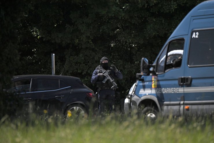 нант, нападение на полицейского, мигрант, нелегал