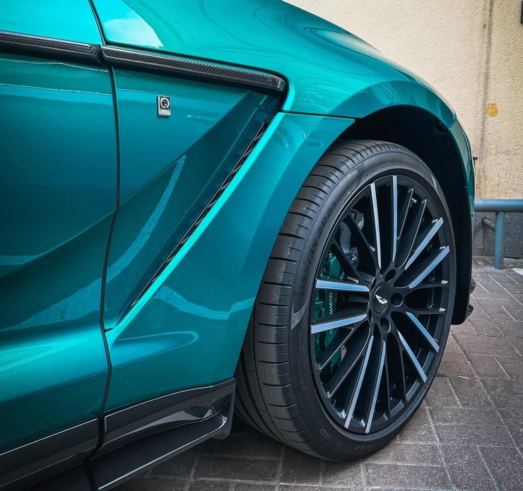 Aston Martin DBX Q, Aston Martin DBX, кроссовер Aston Martin