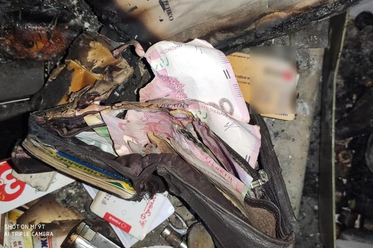 улики, пожар, деньги, фото