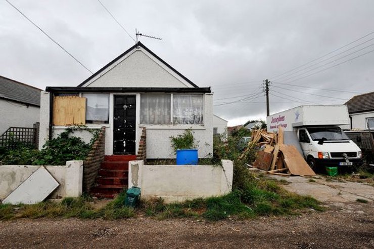 Город в Британии, прибрежный городок, деревня, поселок, Джейвик, наводнение, фильм, дома, жилье, проблемы города