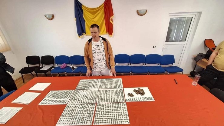 Чоловік з металошукачем знайшов у Румунії багато монет віком 2000 років, всі подробиці та фото неймовірної знахідки