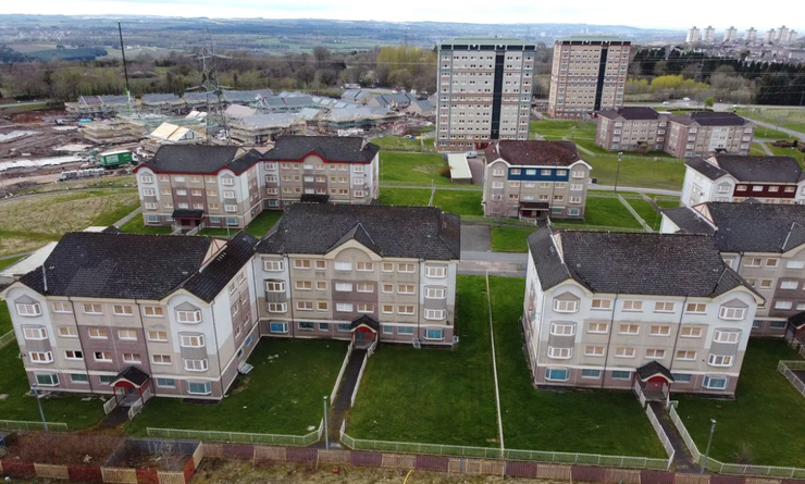 Переезд, жилье, недвижимость, снос дома, самая одинокая улица Шотландии. пенсионер, протест, фото, Великобритания