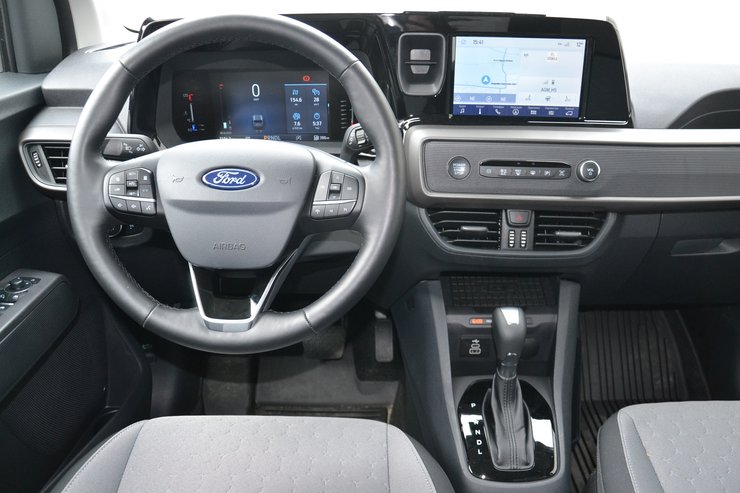 Салон Ford Tourneo