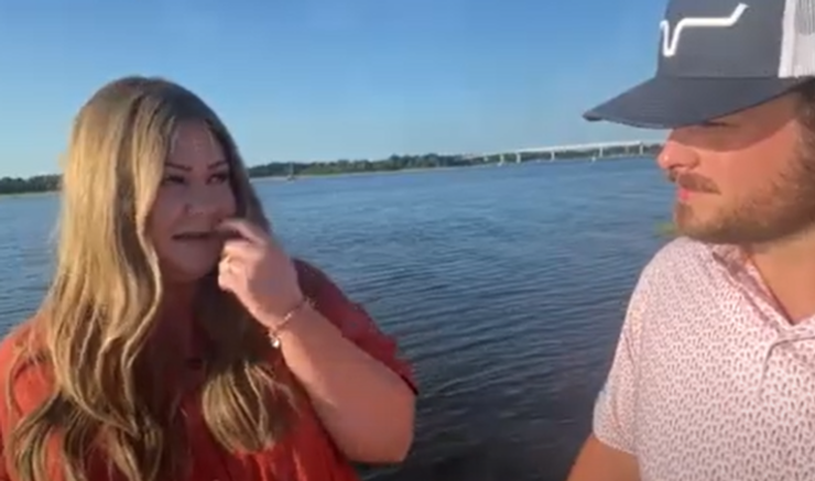 Мальчик нашел ценное кольцо на берегу реки, интересные находки, ювелирные украшения, обручальное кольцо лежало в воде более года