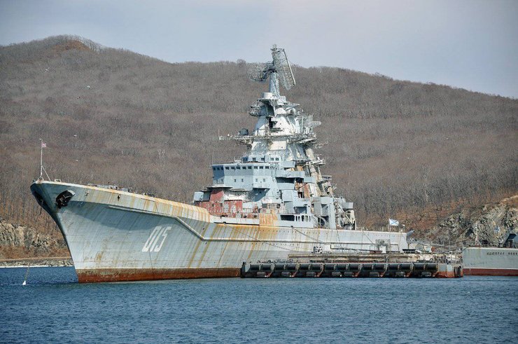 Советский корабль Адмирал Лазарев