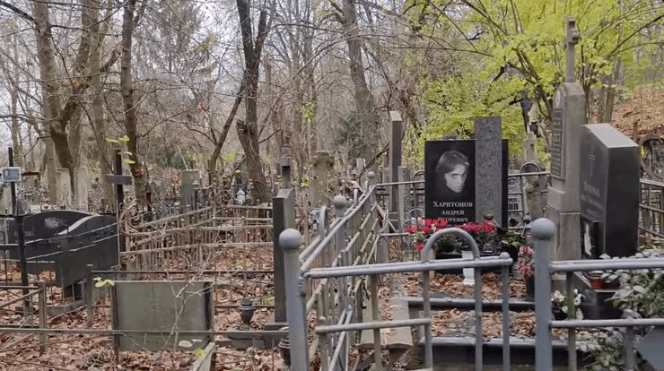 могила Андрія Харитонова