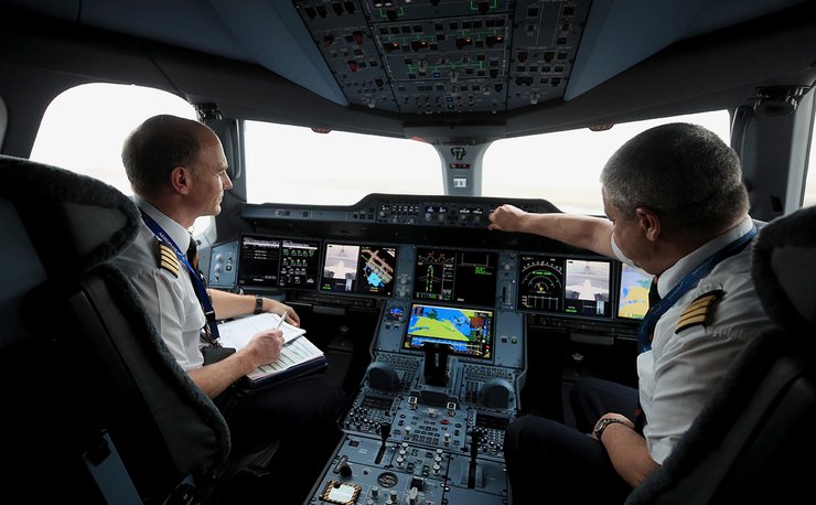 В авіагалузі зарплати пілотів скоротилися переважно на 40%