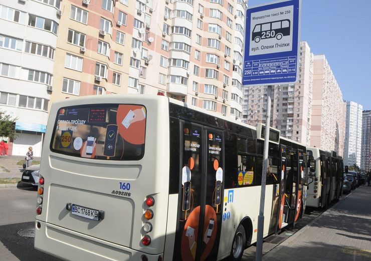 Украинцы с наличием пенсионного удостоверения имеют право на бесплатный проезд в общественном наземном транспорте