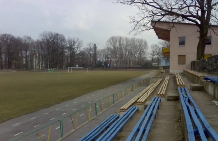 Центральный городской стадион в Киверцах