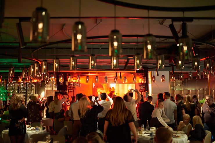 Ресторан, відпочинок, вечірка