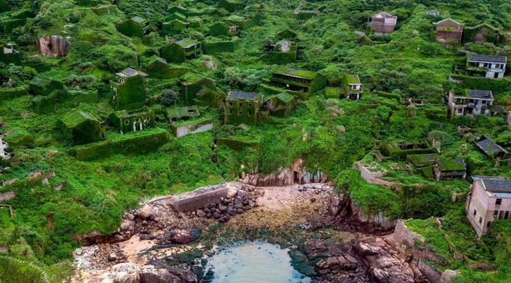 Заброшенный рыбацкий поселок Хоутуван полностью порос травой и плющом, что там произошло, туризм, путешествия