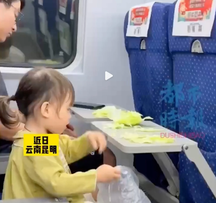 Как успокоить ребенка в общественном месте, как утихомирить малыша в транспорте, воспитание детей, лайфхаки, Китай