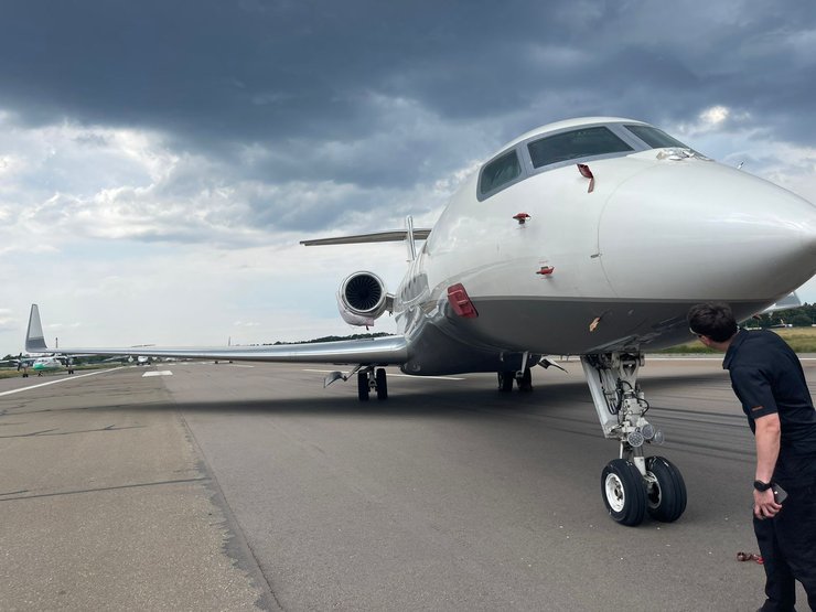 самолет медведчука, виктор медведчук, самолет виктора медведчука, имущество виктора медведчука