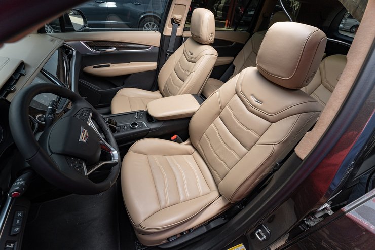 салон Cadillac XT6, кросовер Cadillac, новий Cadillac XT6