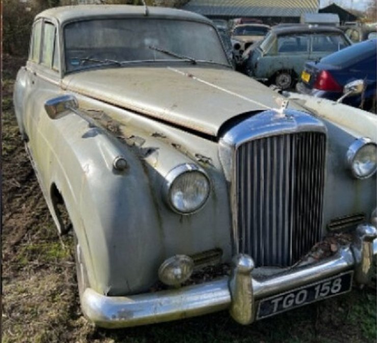 занедбаний бентлі, цвинтар авто, занедбані авто, звалище авто, цвинтар ретро-авто