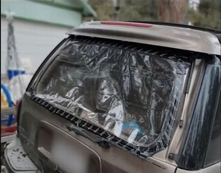 Авария, ДТП, разбитое стекло, автомобиль, внедорожник