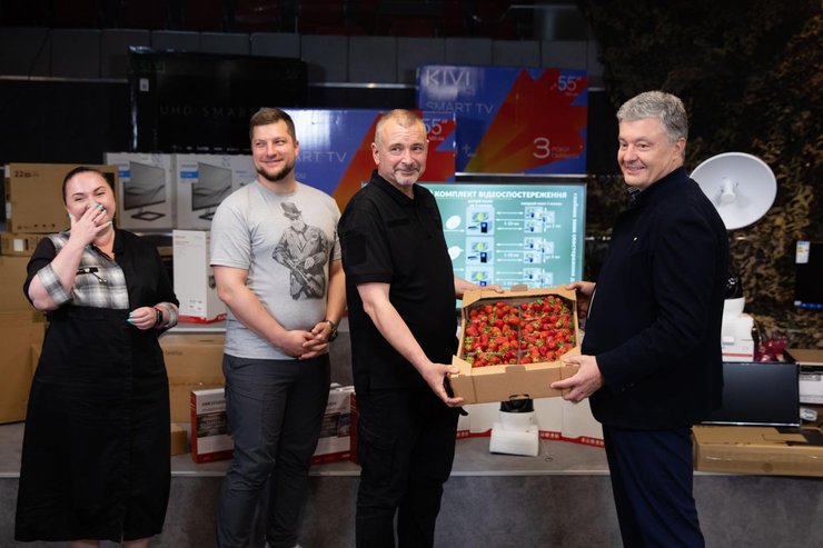 порошенко, донбасс, клубника, петр порошенко, порошенко клубника, всу, клубника от порошенко