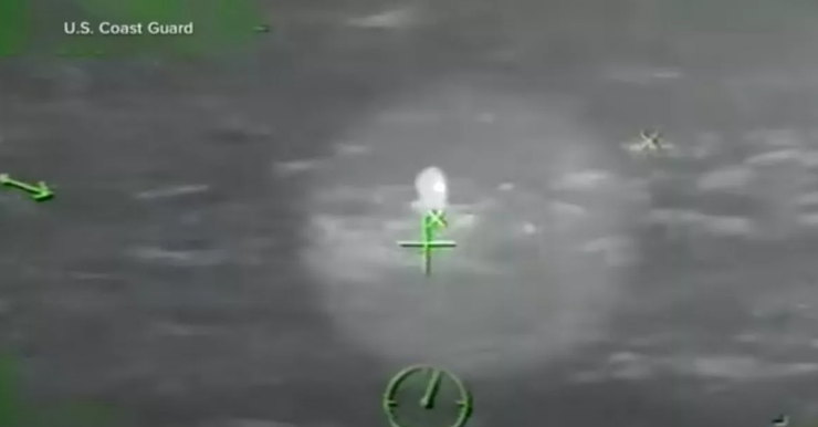 Пропавшего пассажира круизного лайнера нашли, мужчина провел 20 часов в воде с акулами, курьезы, интересные истории, США