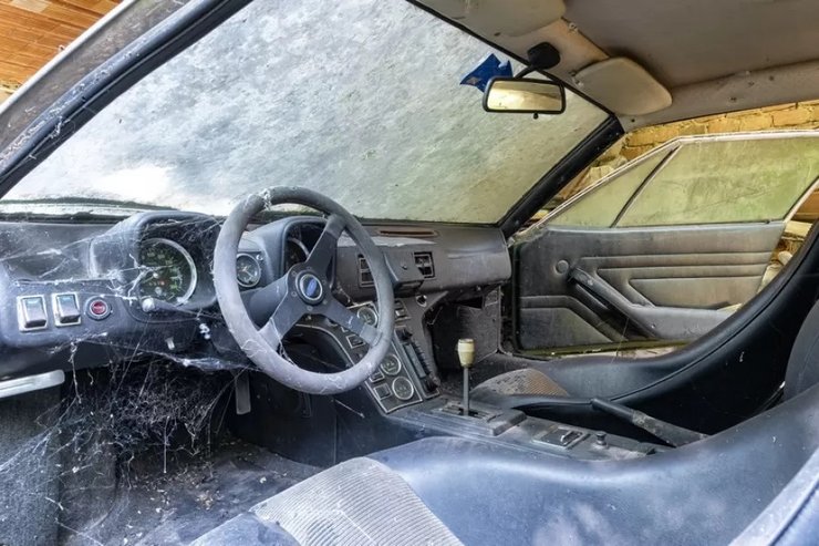 DeTomaso Pantera, Alfa Romeo GTV, Land Rover, цвинтар авто, занедбані авто