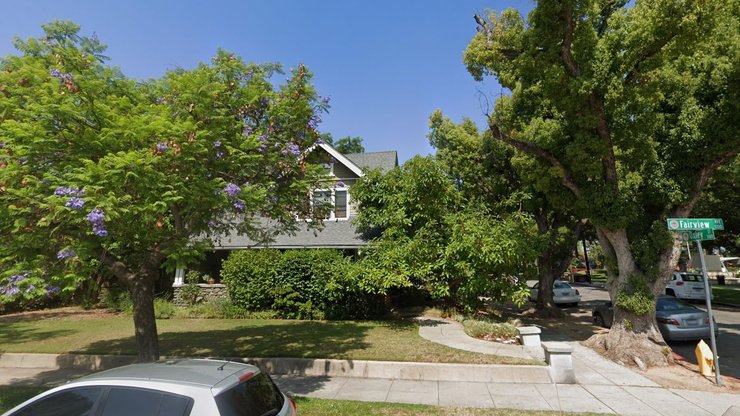 Будинок із фільму "Геловін", будинок-вбивця, нерухомість, аукціон, продаж будинку, велика ціна, житло, гарний район, фільм жахів,