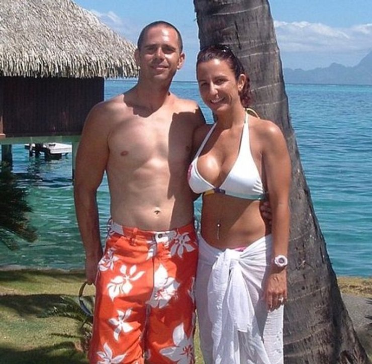 Лебедь напал на мужчину, лебедь, птица, агрессивный лебедь, лебедь-убийца, лебедь "убил" мужчину, ухаживал за лебедями