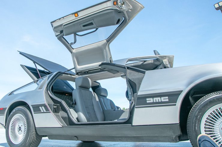 DeLorean DMC-12, DeLorean DMC-12 1981, авто из фильма назад в будущее, делореан дмс-12, купить делореан
