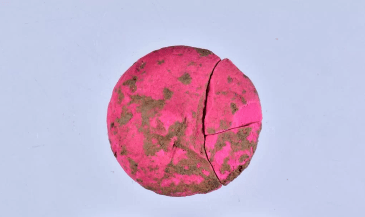 Древнеримский макияж, археологические находки, средства для макияжа, магазин косметики и ювелирных изделий, исторические артефакты, раскопки, артефакты римского города, античная косметика, торговля ювелирными изделиями, археология