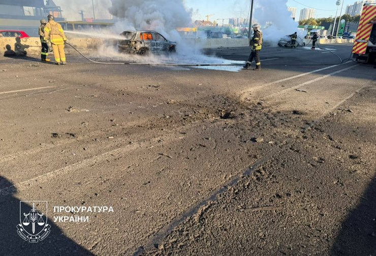 У Чабанах дрон впав на автомобіль на дорозі