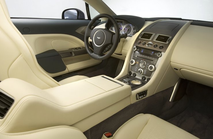 Салон астон мартин рапид