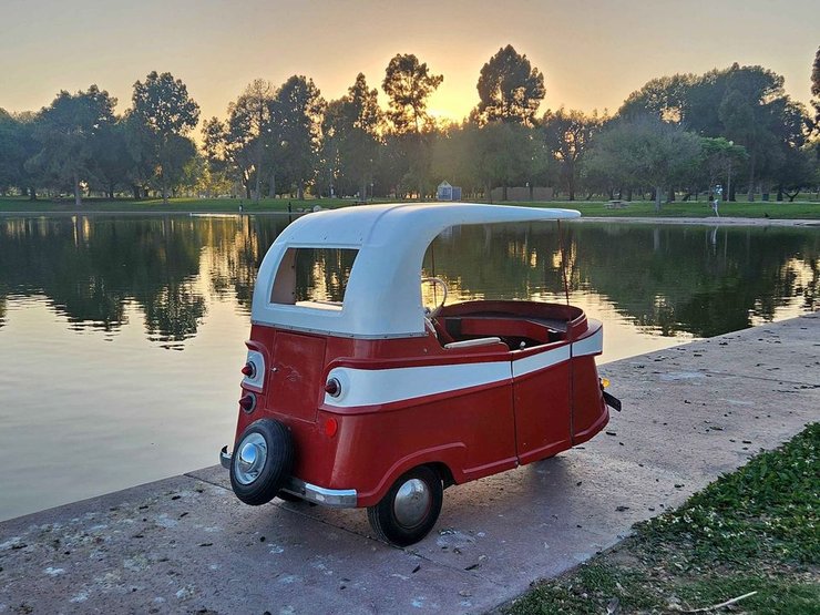 старинный электромобиль, Taylor-Dunn Trident 1961, Taylor-Dunn Trident, американский электромобиль